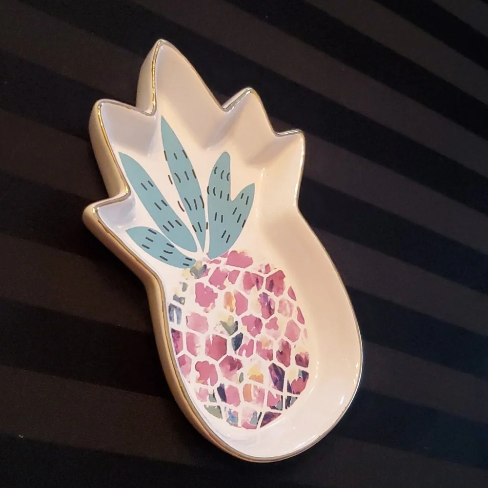 10 Strawberry Street Pineapple Trinket Tray